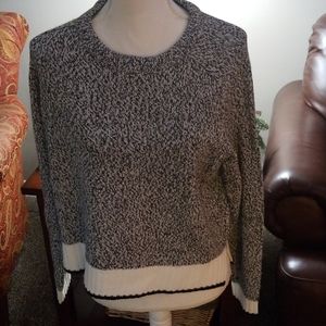 Black-and-white long sleeve sweater